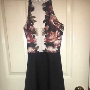 Cute hoco/formal-ish dress, worn once!Size small.